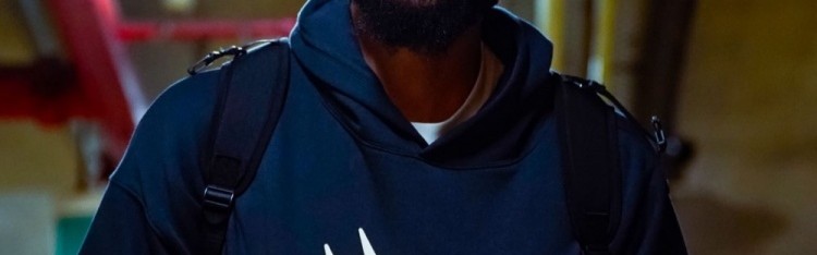 媒体人：麦基状态一般 但他和周琦给对手攻筐的压力非常大